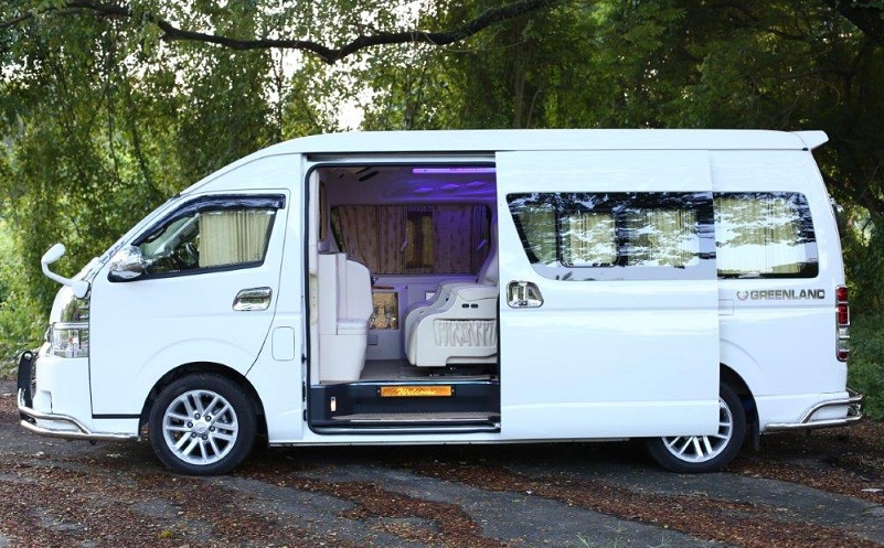 8 Seater Toyota Hiace Van