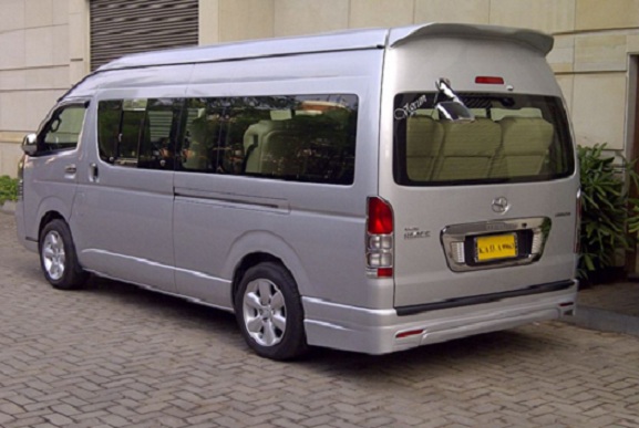 7 Seater Toyota Commuter