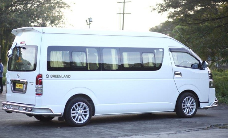 6 Seater Toyota Commuter