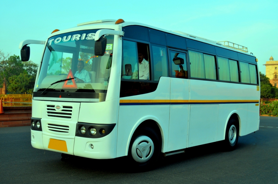 28 Seater Luxury Bus