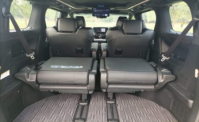 6 Seater Toyota Vellfire Van