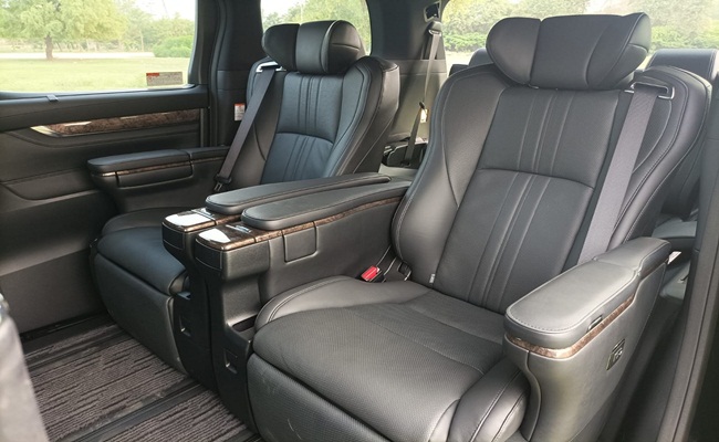 7 Seater Toyota Vellfire Van