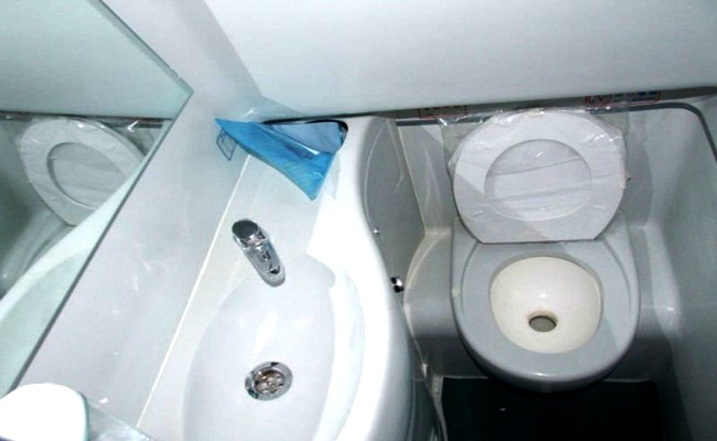 Volvo Bus With Toilet Facility