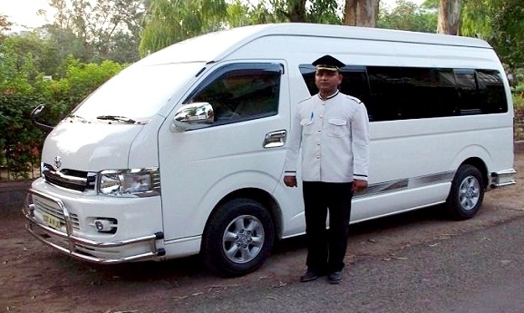 8 Seater Toyota Commuter