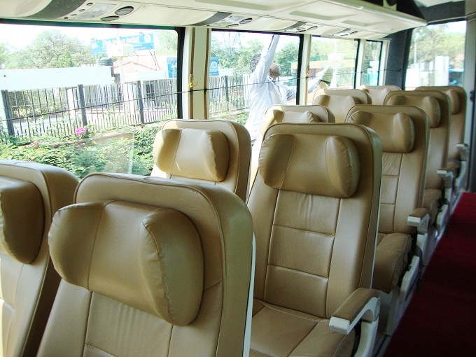 18 Seater Isuzu Bus