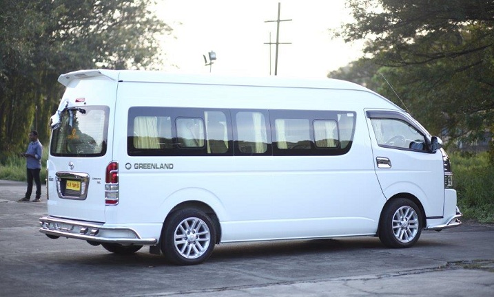 6 Seater Toyota Hiace Van